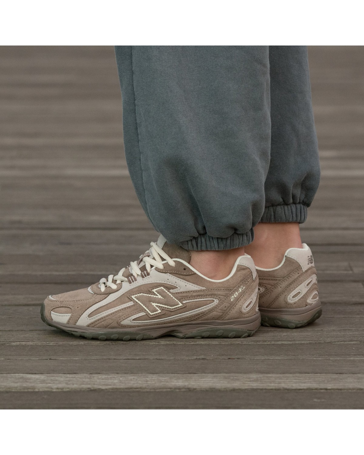 New Balance 204L Brown