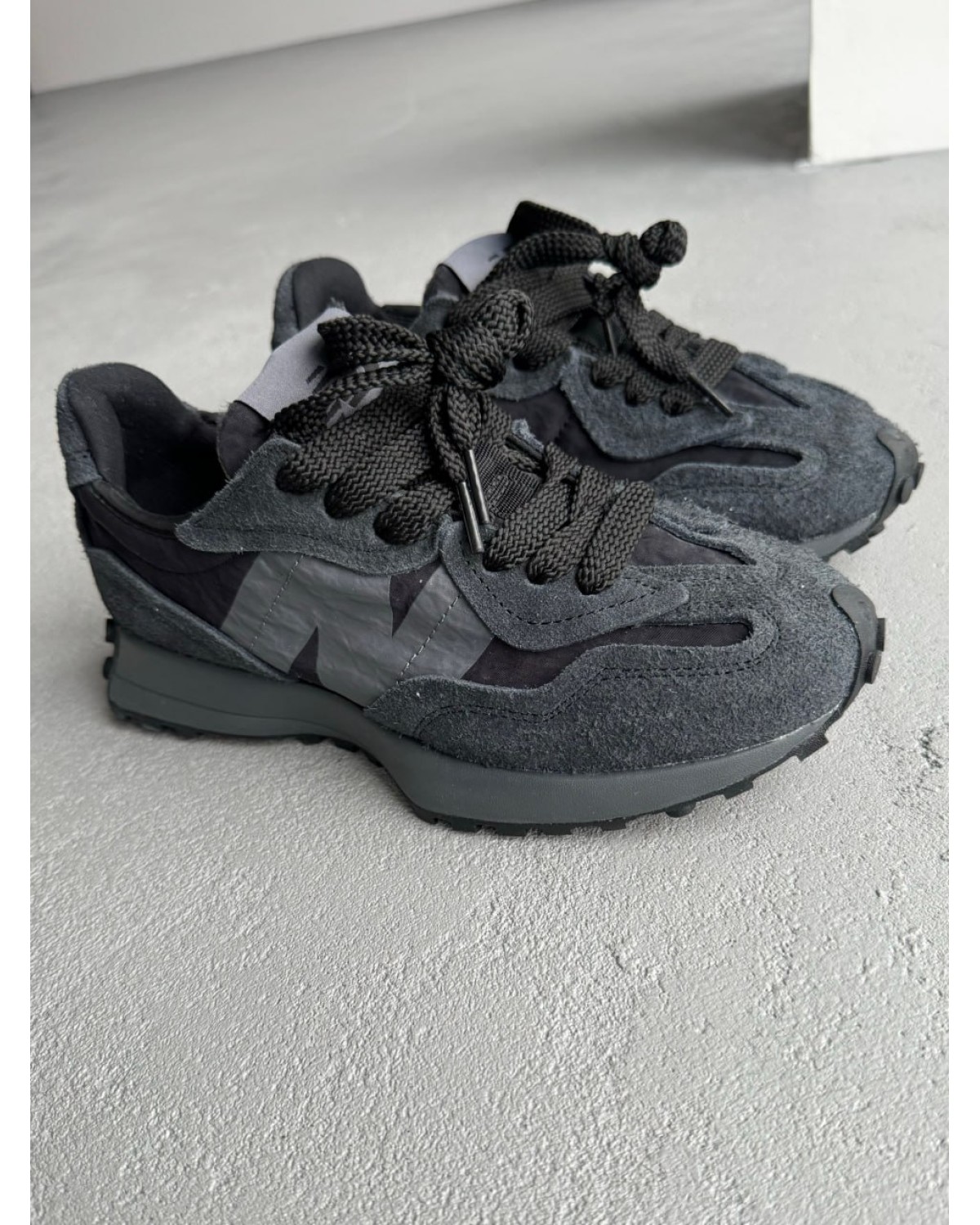 New Balance 327 Black Grey New Balance 327 Black Grey