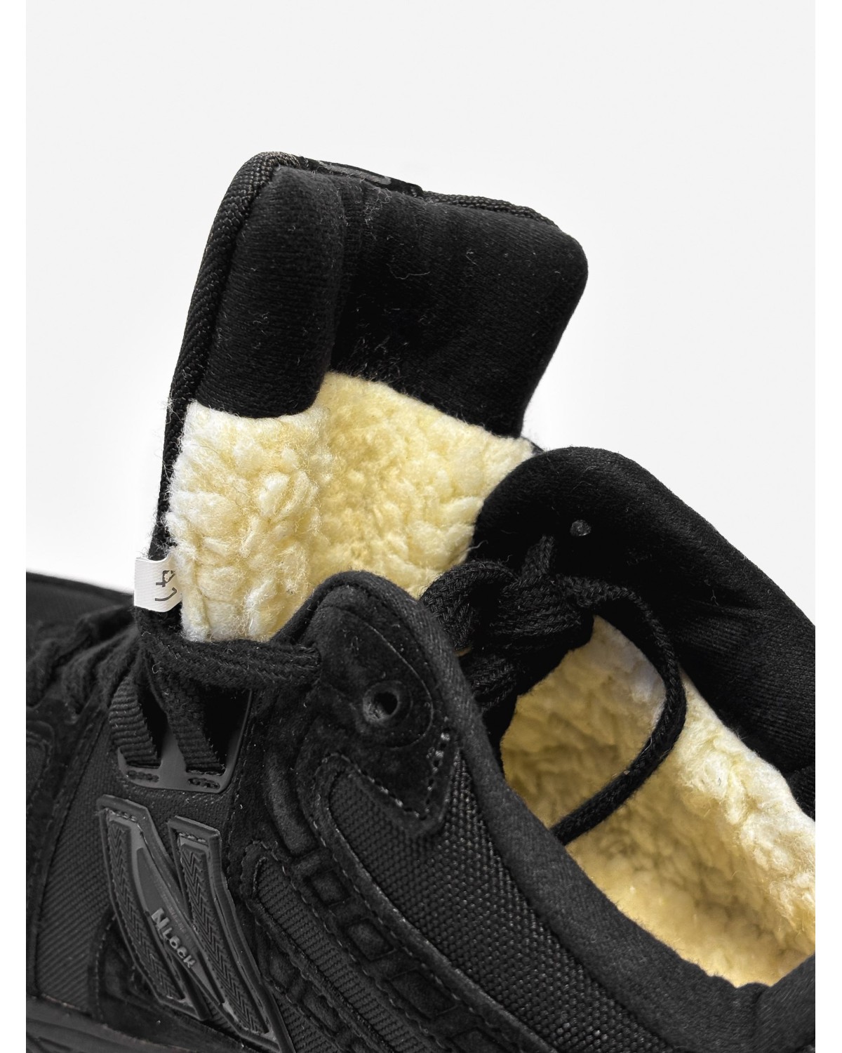 New Balance 1906R Fur Graphite Black New Balance 1906R Fur Graphite Black