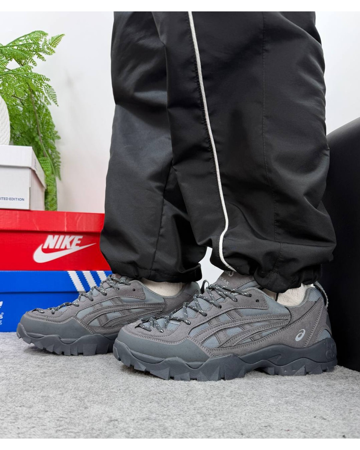 Asics Gel-Pickax Black Grey