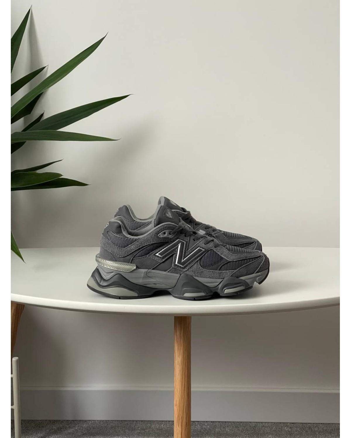 New Balance 9060 Magnet