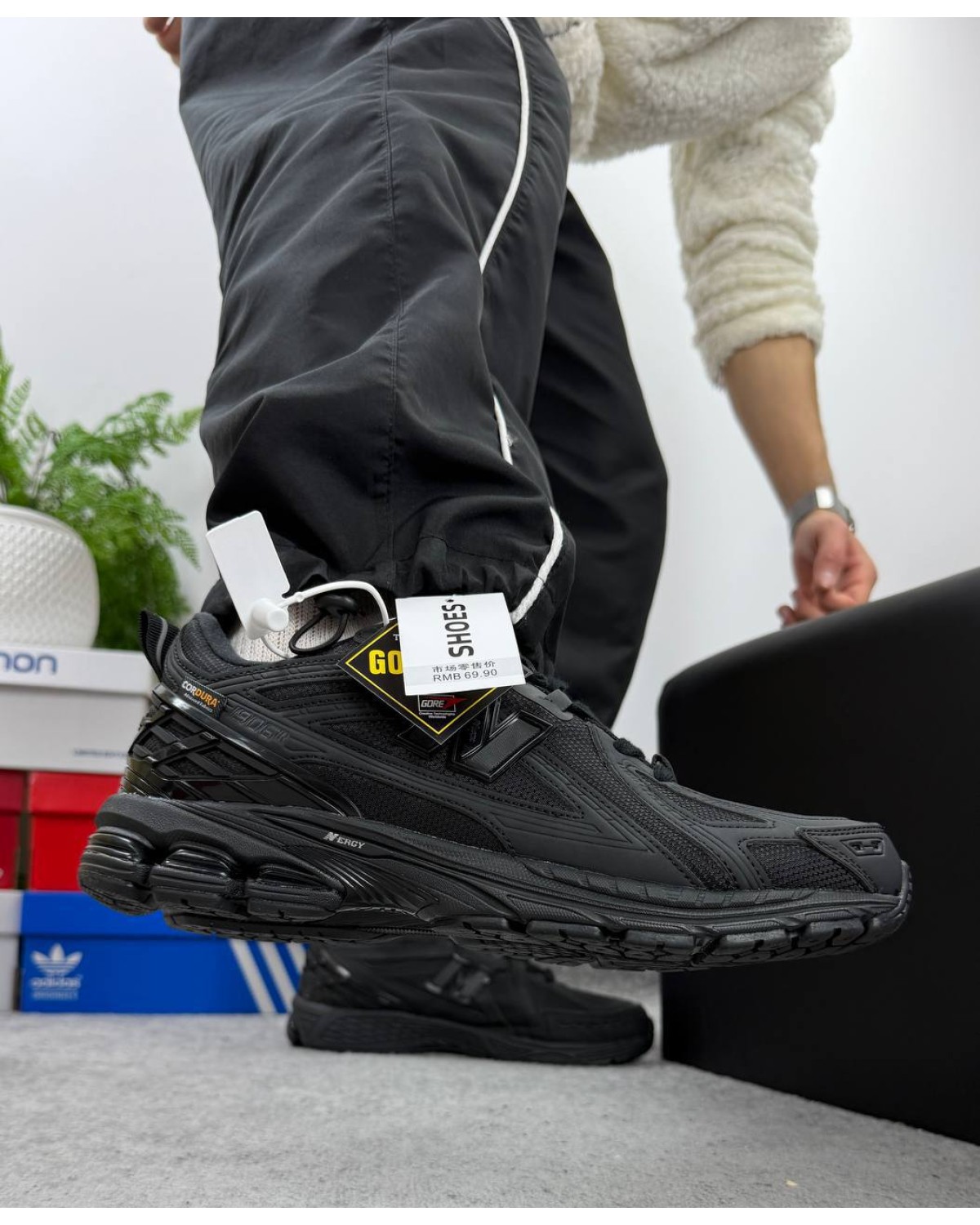New Balance 1906R Black Gore Tex Cordura New Balance 1906R Black Gore Tex Cordura