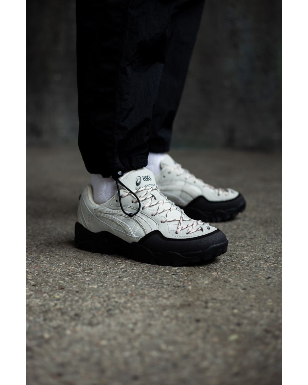 Asics Gel-Pickax Grey Black