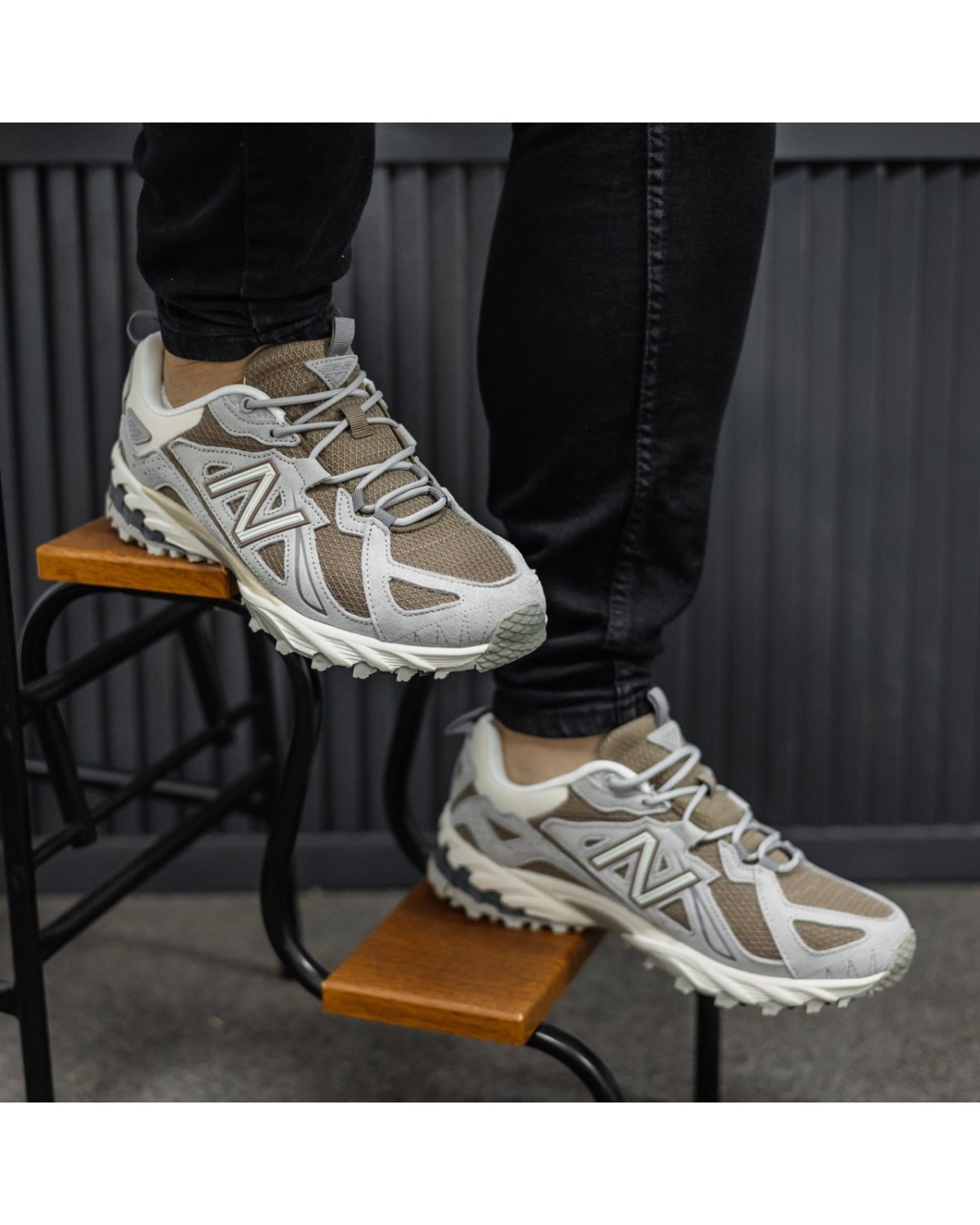 New Balance 610 Grey Brown