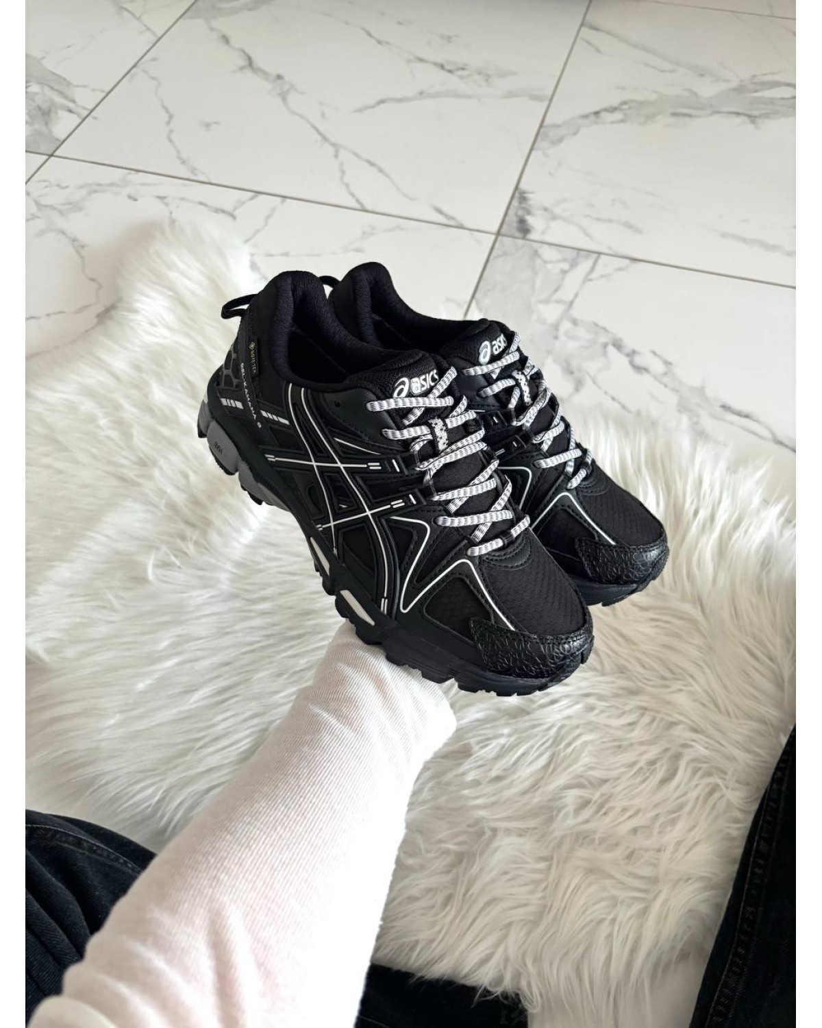 Asics Gel-Kahana 8 GORE-TEX Black White Stripes Asics Gel-Kahana 8 GORE-TEX Black White Stripes