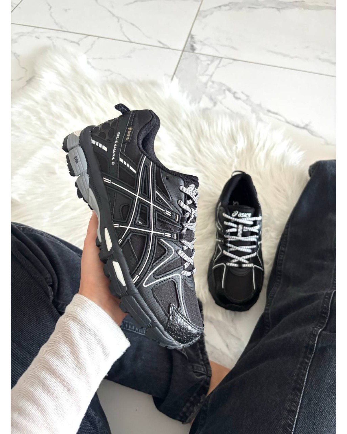 Asics Gel-Kahana 8 GORE-TEX Black White Stripes