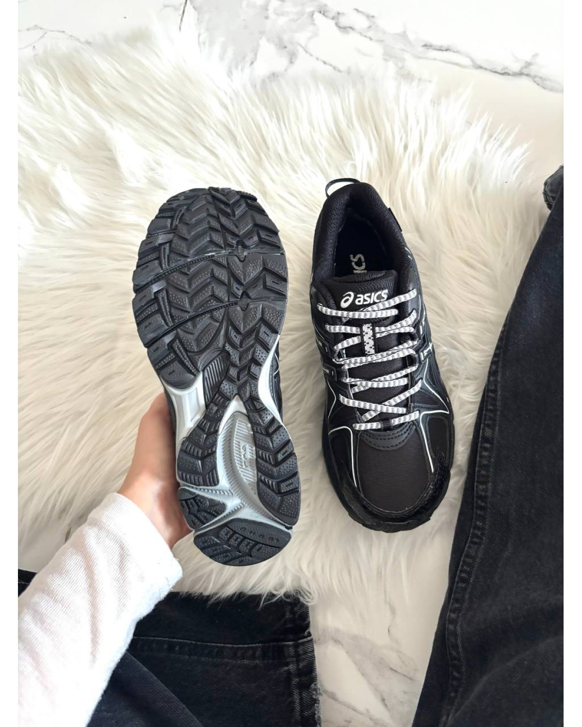 Asics Gel-Kahana 8 GORE-TEX Black White Stripes Asics Gel-Kahana 8 GORE-TEX Black White Stripes