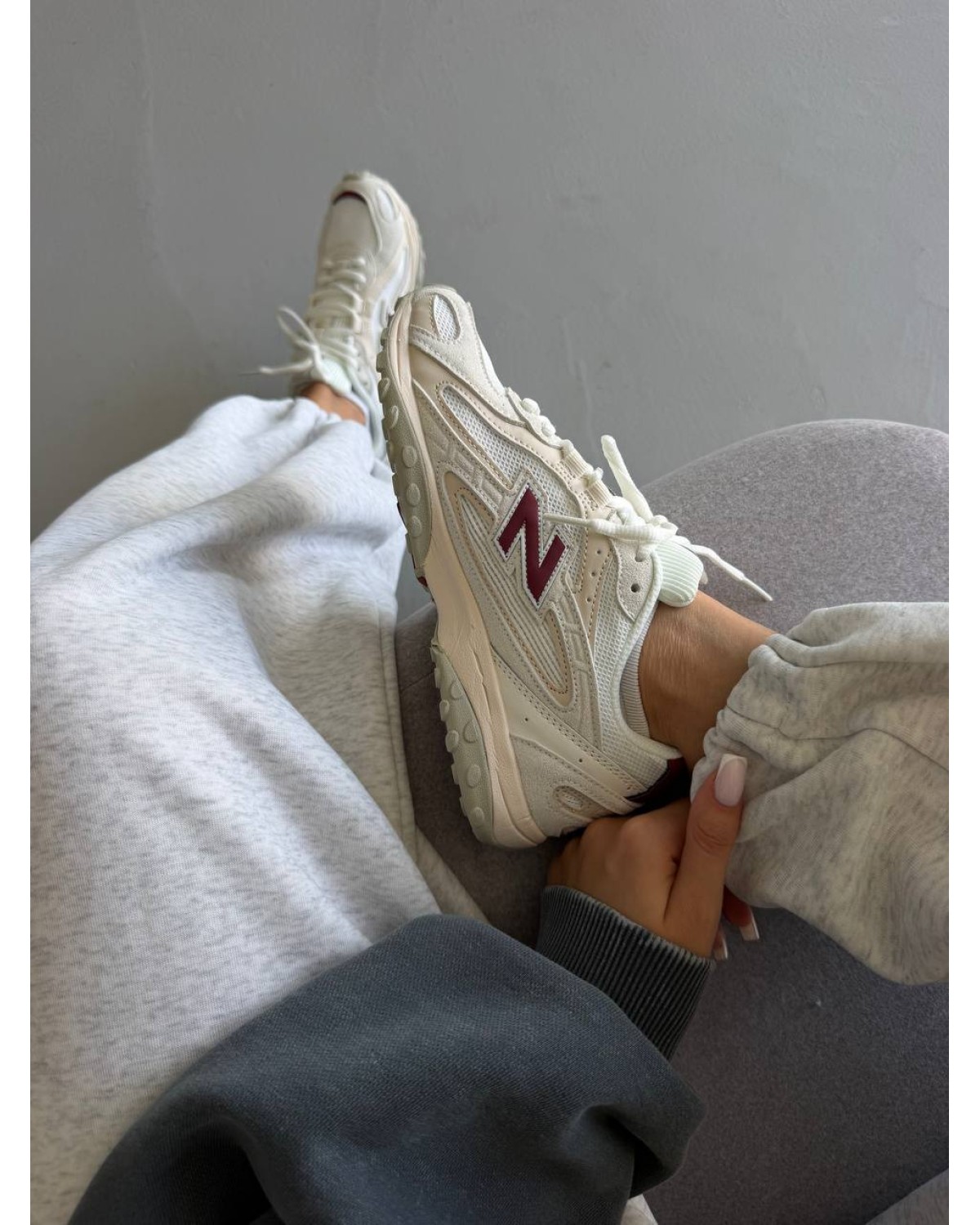 New Balance 204L Cream Burgundy New Balance 204L Cream Burgundy
