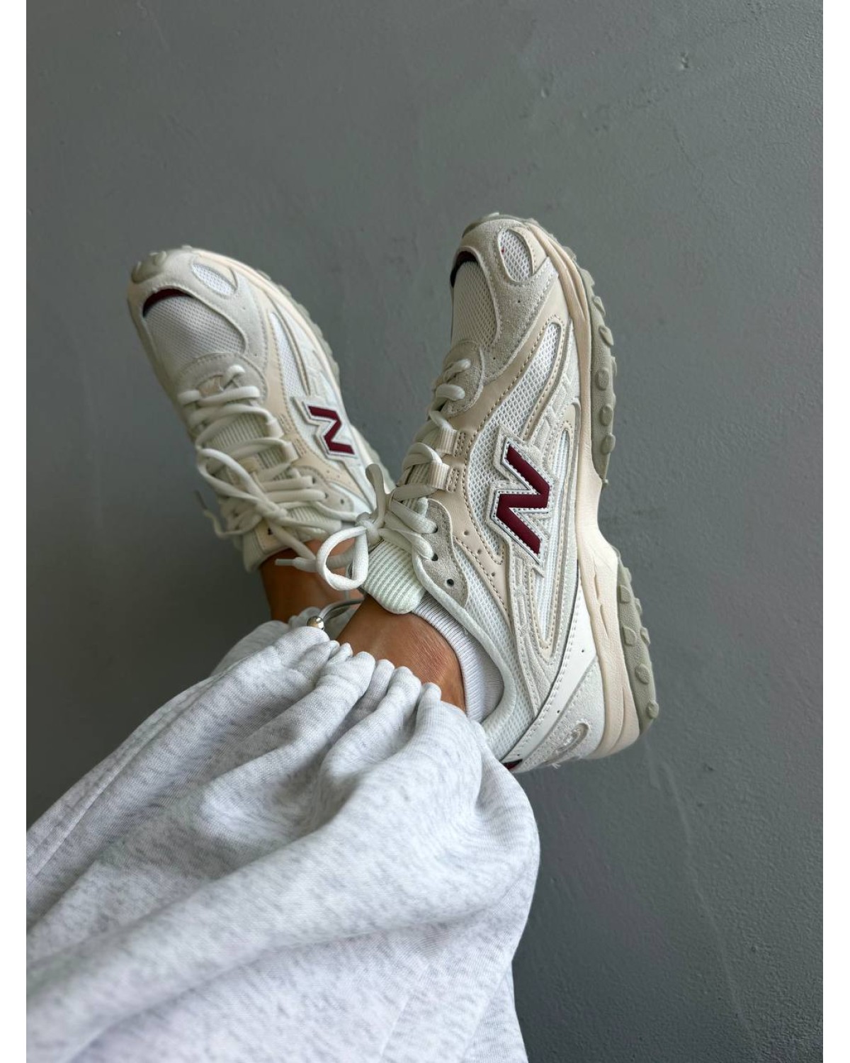 New Balance 204L Cream Burgundy New Balance 204L Cream Burgundy
